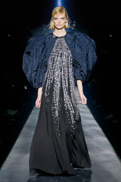 Look 64